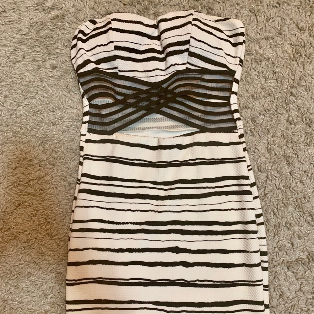 Dress - Picture 3 of 4